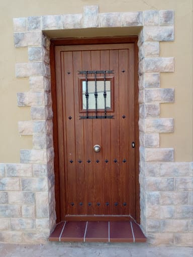 Aluminios Azuara puerta de madera